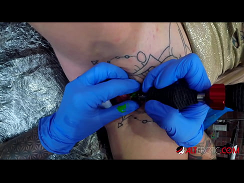 ❤️ Äärimmäisen tatuoitu hottie Sully Savage sai tatuoinnin klitorikseen ❤❌  Seksi at us fi.kenhdammy.top ️❤